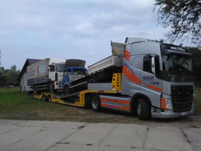 Přeprava dvou nákladních vozidel 